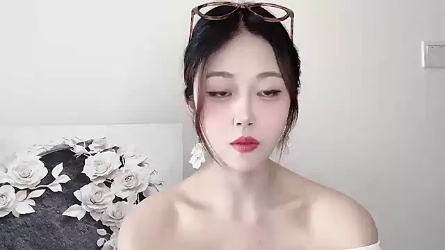 KiKi-011 online show from May 19, 7:04 am