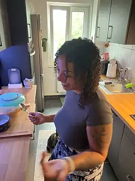 SweetPetiteNoir online show from June 9, 6:13 am