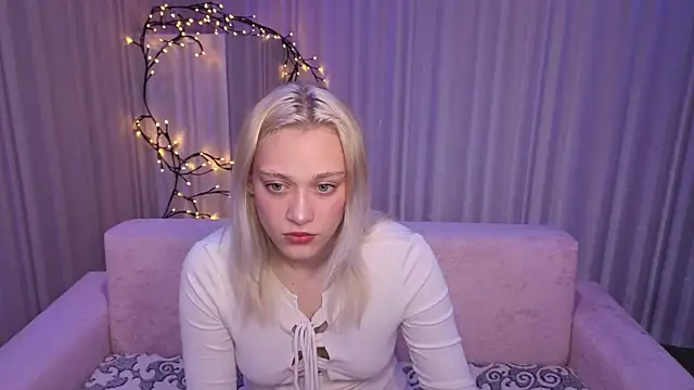 KaraLiin online show from June 10, 5:44 pm