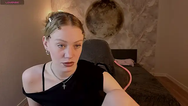 EvaHamilton online show from April 26, 1:47 am