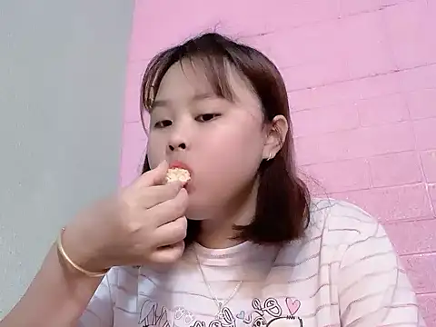 NhungNhun789 online show from April 28, 5:28 pm