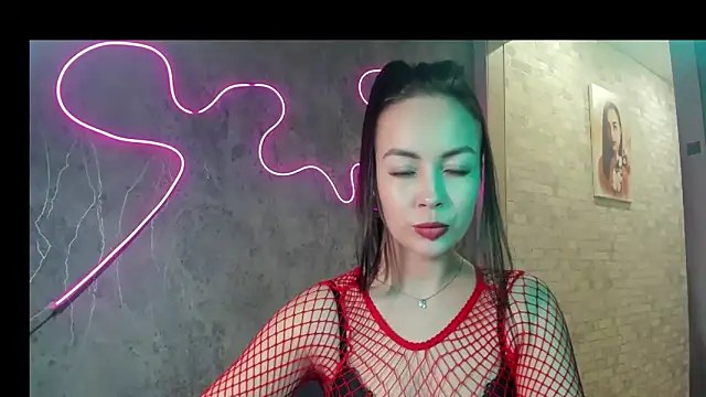 alinagueen online show from April 17, 5:04 pm