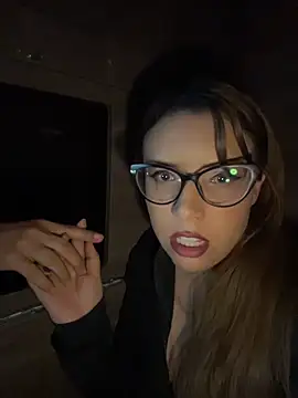 AliceMtz online show from May 13, 9:31 pm