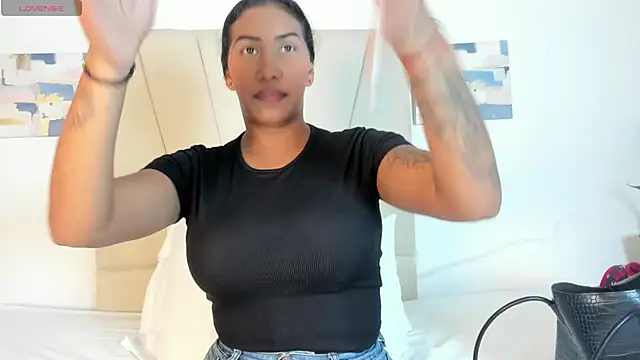 kristel lee  online show from May 26, 1:27 am
