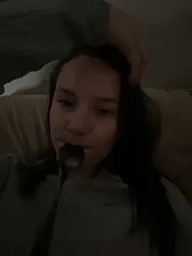 Abelhinhaa98 online show from April 22, 4:15 pm