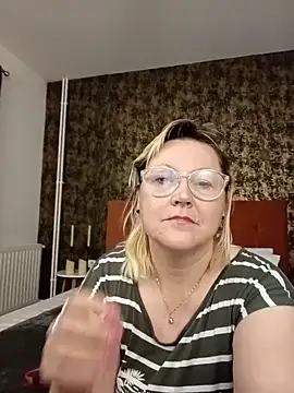 I amVeronicle online show from May 22, 5:33 pm