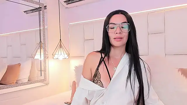 DannaPerea online show from May 25, 11:59 pm