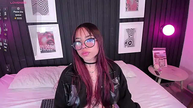 Little natty  online show from April 25, 6:27 pm