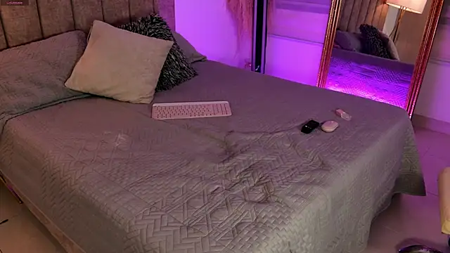 emilyorozco online show from May 7, 2:38 am