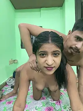 hot-couple-0 online show from May 27, 3:20 pm