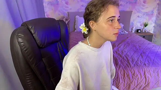 Tiana Belle online show from June 16, 1:28 am