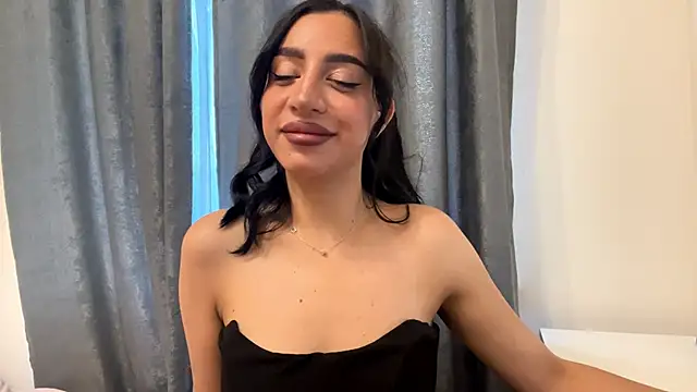 AngellaBarbini online show from June 14, 1:11 pm