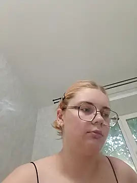 LoisFox online show from August 8, 3:20 pm