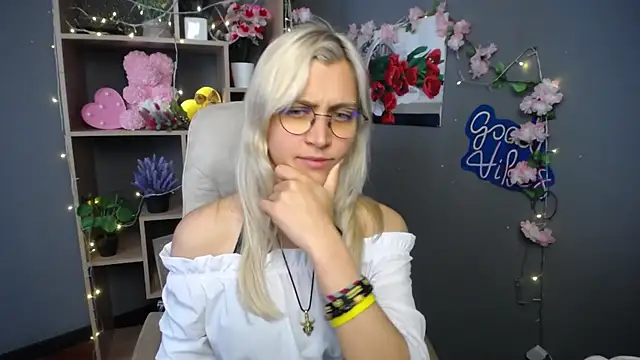 RubyDaviss online show from May 29, 12:25 pm
