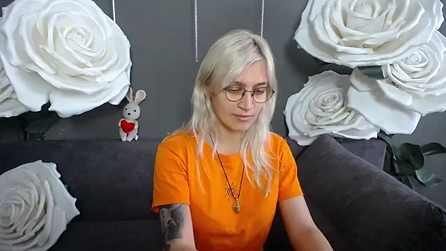 RubyDaviss online show from May 24, 8:02 am