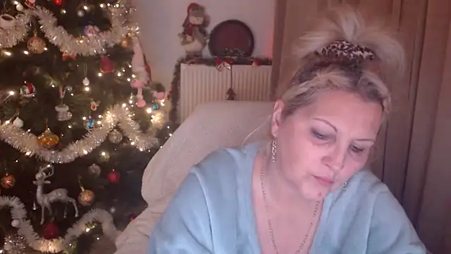 Divineblond online show from December 14, 9:09 pm