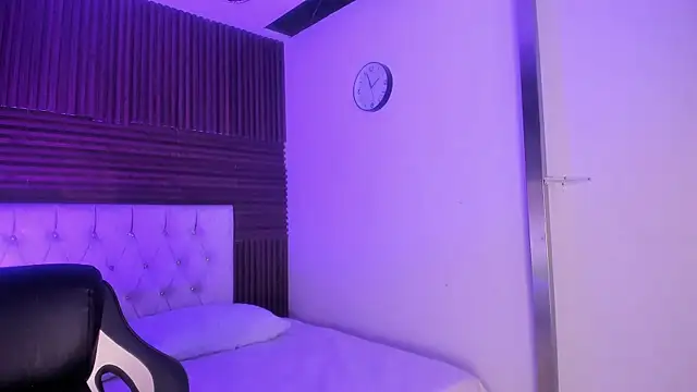 EmilyMora1  online show from July 7, 4:59 am