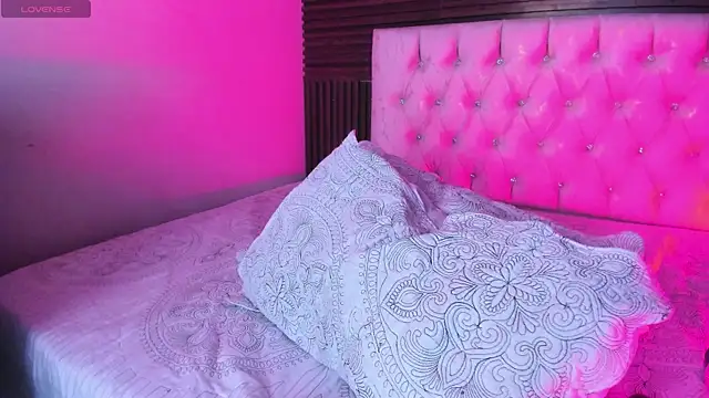 EmilyMora1  online show from July 23, 5:59 am