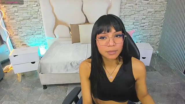 Yenn tay online show from May 30, 11:52 am