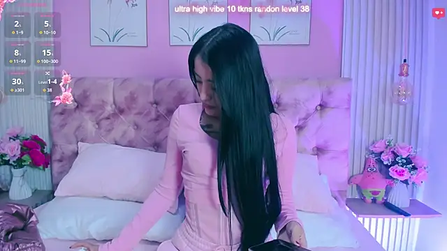 Ariana west  online show from May 26, 1:21 pm