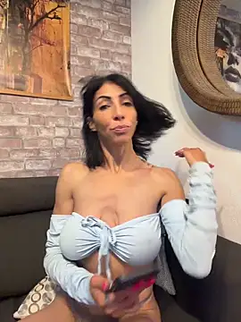 Yasmiinee online show from May 17, 7:46 pm