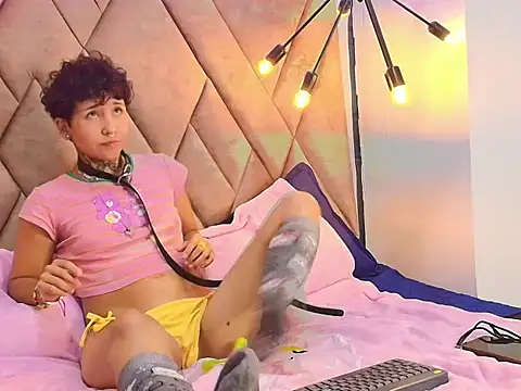 Zoe-xox online show from April 28, 10:35 pm