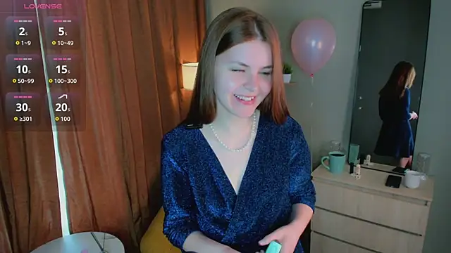 LeyaBloom online show from May 18, 10:32 am