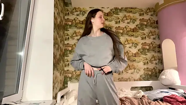 LongChillGerl online show from May 18, 8:04 pm