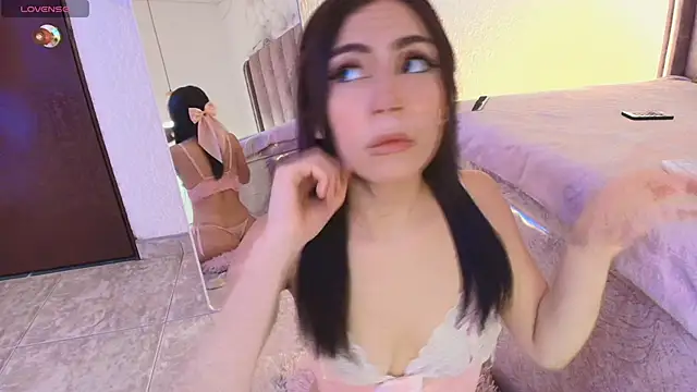 evette 1 online show from May 26, 2:11 am