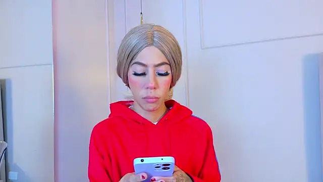 ZoeyPetit online show from May 9, 11:23 am