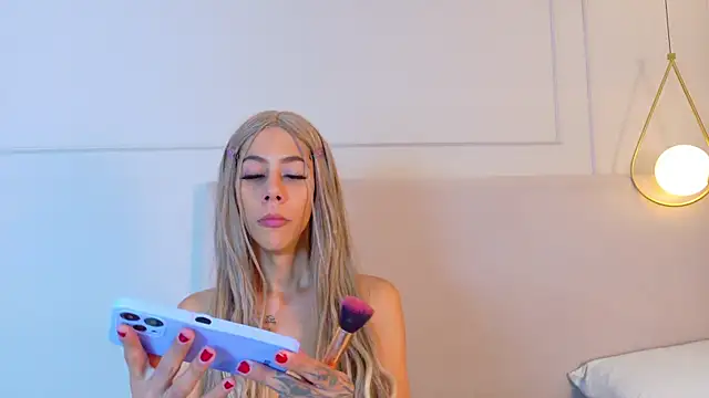 ZoeyPetit online show from May 8, 11:13 am