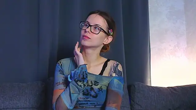 GirlNextDoorTV online show from June 16, 7:37 pm