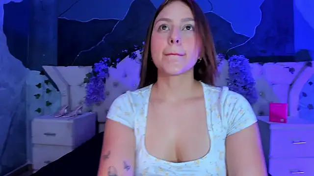 HayleyRoss  online show from May 26, 2:27 pm