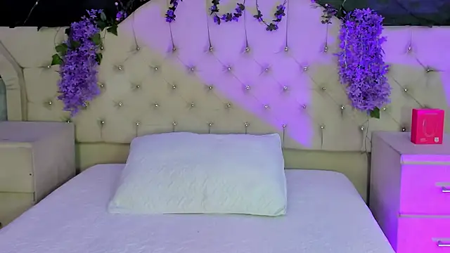 HayleyRoss  online show from May 27, 2:25 pm