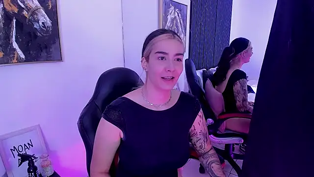 Bonnie Rider online show from June 3, 2:33 pm