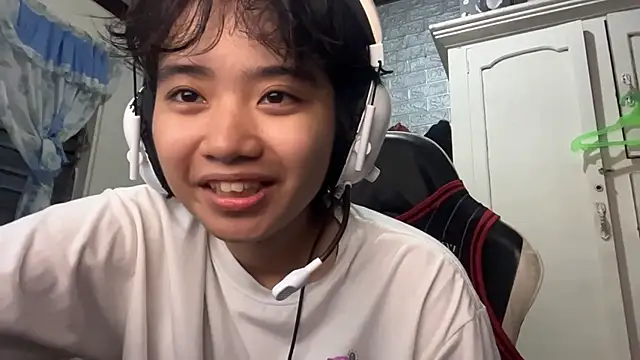 SusannahDiffee online show from April 30, 1:16 pm