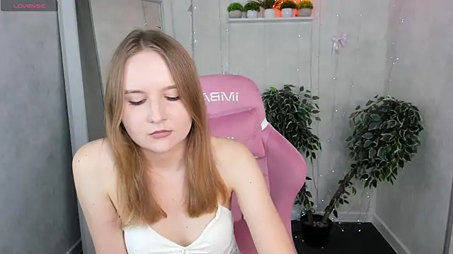 Emmaa Kimm online show from July 28, 8:56 am