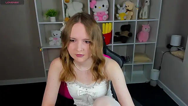 Emmaa Kimm online show from May 17, 12:54 am