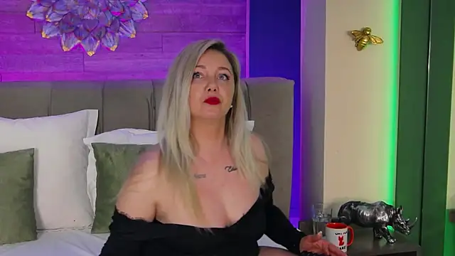 VeraNoires online show from May 21, 5:05 am