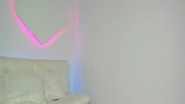 LiaCampbell  online show from May 8, 10:33 pm