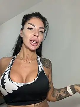 RaquelleXO online show from May 20, 5:04 am