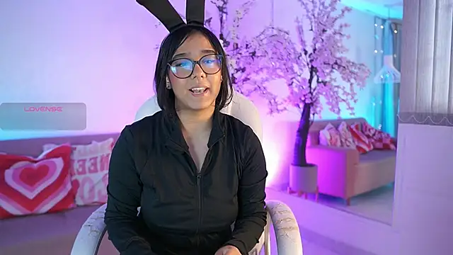 VioletJoness  online show from July 6, 11:37 am