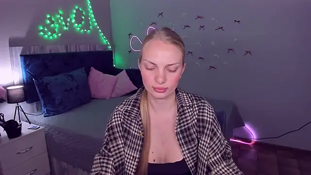 NancyGlamour online show from May 25, 11:09 am