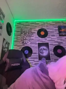 BlueElyxra online show from May 16, 4:37 am