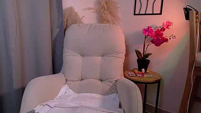 Alanna L online show from May 12, 4:13 pm