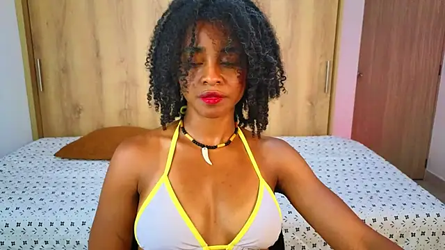 kristinereyes  online show from August 4, 1:00 am