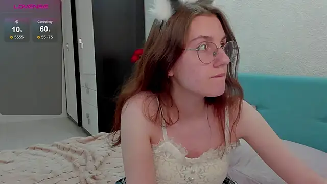 iMagdaLunna online show from May 20, 3:42 pm