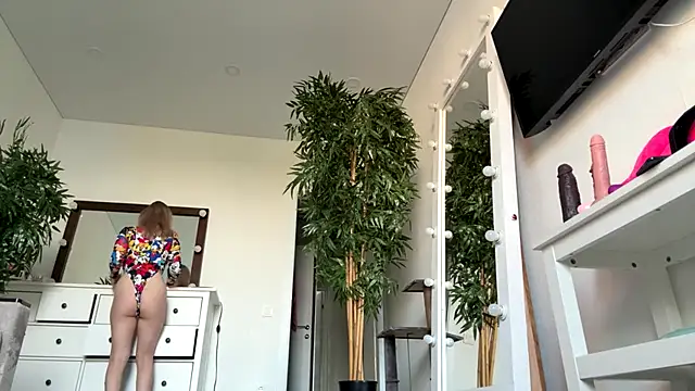 Victoria Jess online show from July 24, 2:37 pm
