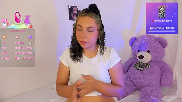 Violetta cam  online show from May 23, 2:32 am
