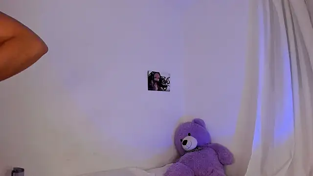 Violetta cam  online show from May 17, 2:22 am